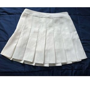 Women short high waist pleated, color white